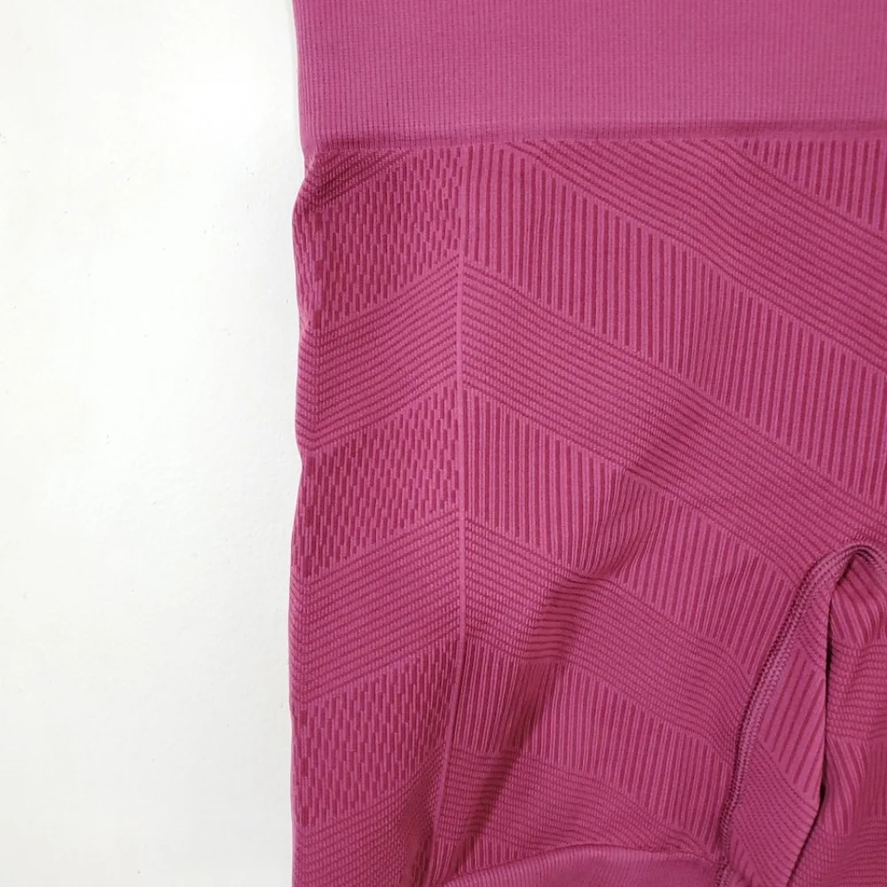 Lululemon Sculpt shorts. Size 6 - Picture 7 of 8